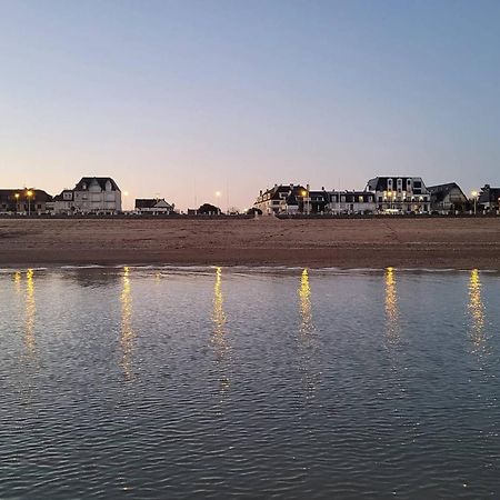 Appartement Rez-De-Jardin, Front De Mer, 4 Pers, Calme, Wifi Gratuit - Fr-1-465-46 Merville-Franceville-Plage Exterior photo