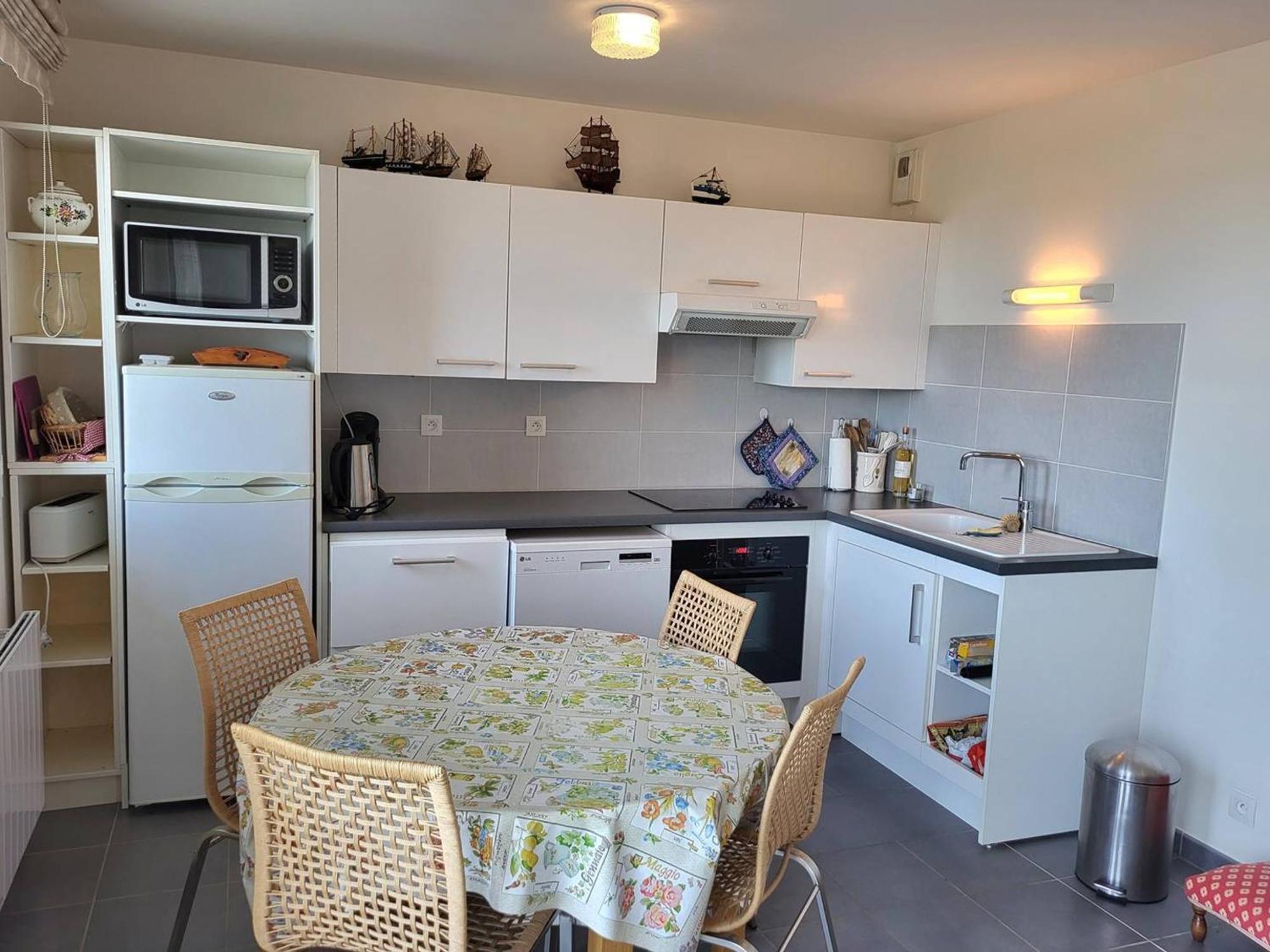 Appartement Rez-De-Jardin, Front De Mer, 4 Pers, Calme, Wifi Gratuit - Fr-1-465-46 Merville-Franceville-Plage Exterior photo
